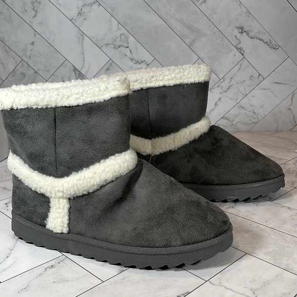 NWT Olivia Miller Womens Gray Boot Bootie OMP-2555 JOYCE faux Fur 8M - Picture 6 of 9